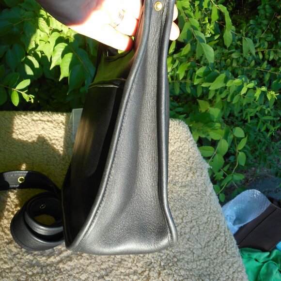 SOLD**Vintage Coach Legacy Zip 9966, EUC in Black - Picture 5 of 9